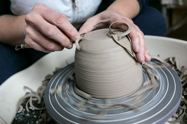 Proceso de la fabricación de cerámica en torno - Atelier del alfarero